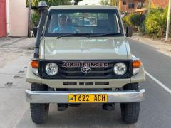 Land cruiser gari nzuri sana no:ACH