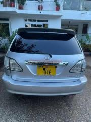 Toyota Harrier old model