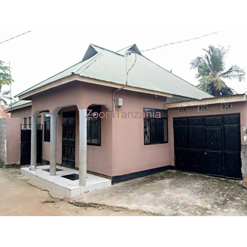 Nyumba   , 4 bedroom  house - 1/4