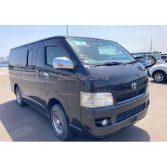 Toyota Hiace Van - 1