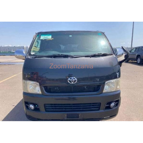 Toyota Hiace Van - 2/4