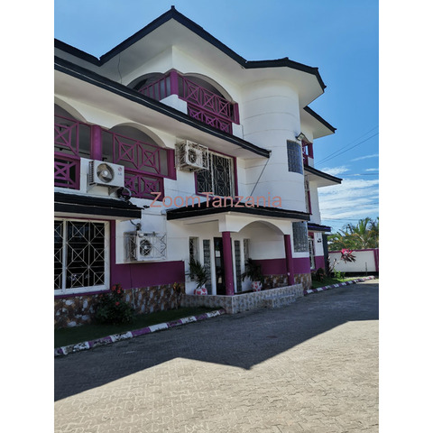 5 bedroom Villa for sale in mbezi, Dar es salaam - 1/3