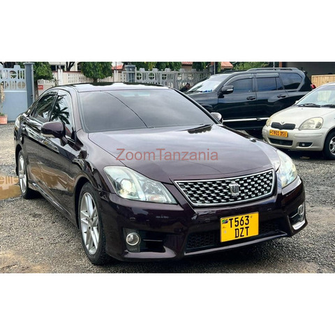 TOYOTA CROWN ATHLETE NEW MODEL - 1/4