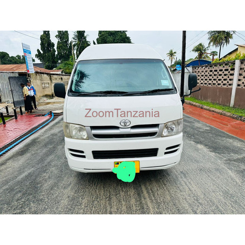 TOYOTA HIACE VAN - 2/4