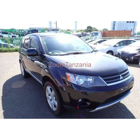 MITSUBISHI OUTLANDER - 1/4