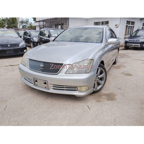 Toyota Crown Athlete 2004 Model, Sunroof, - 1/4