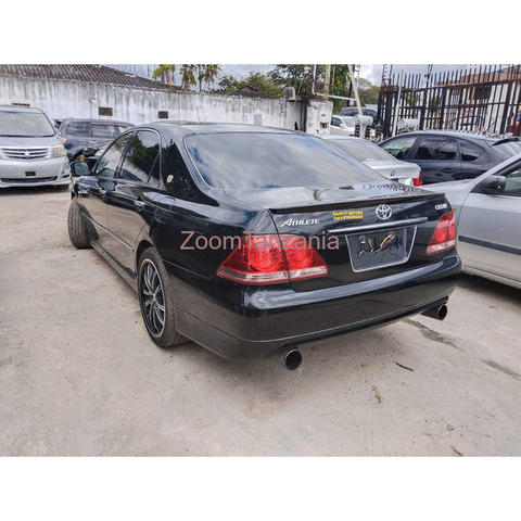 Toyota Crown Athlete 2006 Model, Sunroof, - 2/4