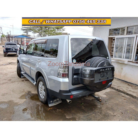 Mitsubishi Pajero 2006 Model, 4WD, 3000cc, 07 Seater, - 2/4