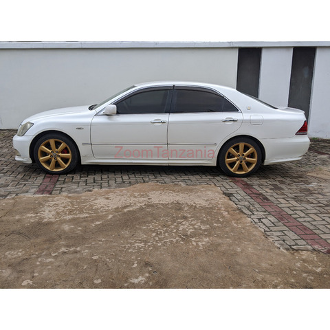 Toyota crown Athletic - 2/4