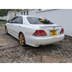 Toyota crown Athletic - 4