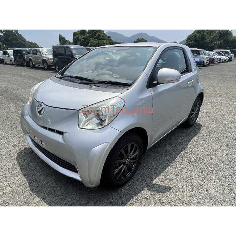 TOYOTA IQ - 2/4