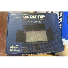 Pro LED 600 Video Light Kit