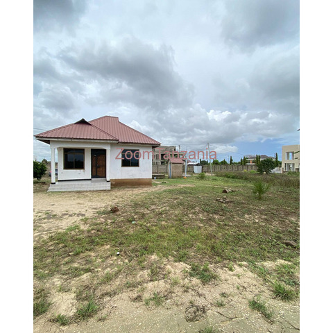 HOUSE FOR SALE AT MBWENI MPIJI MIL 85 - 3/3