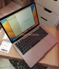 Apple MacBook Pro 2017 Touchbar Ram 16GB SSD 512GB