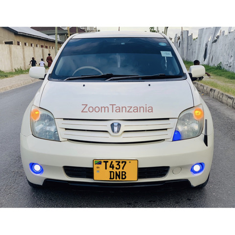 TOYOTA IST FOR SALE - 1/4