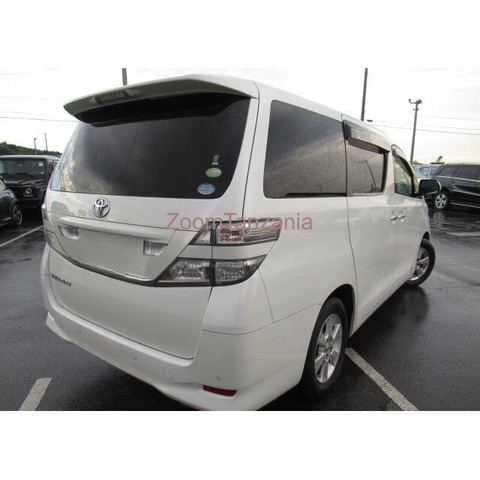 Toyota Vellfire - 4/4