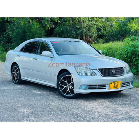 Toyota crown athlete - 3/4