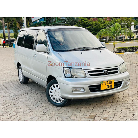 Toyota noah - 2/4