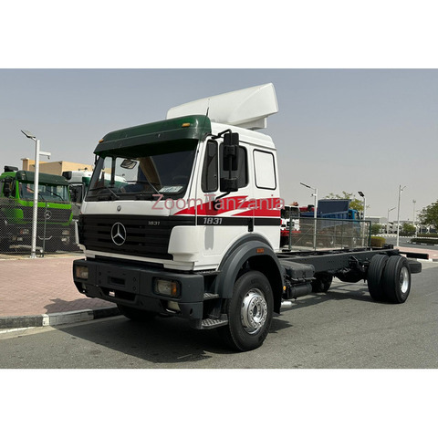 MERCEDES BENZ 1831 CAB CHASSIS TRUCK - 1/4