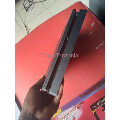 PS4 slim Tsh580,000 with 6 games and 2 controller,HDMI and charger - 1/3