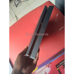 PS4 slim Tsh580,000 with 6 games and 2 controller,HDMI and charger