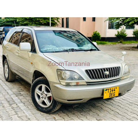 Toyota Harrier - 1/4