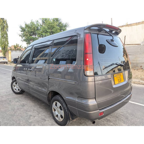 Toyota noah sr40 - 4/4