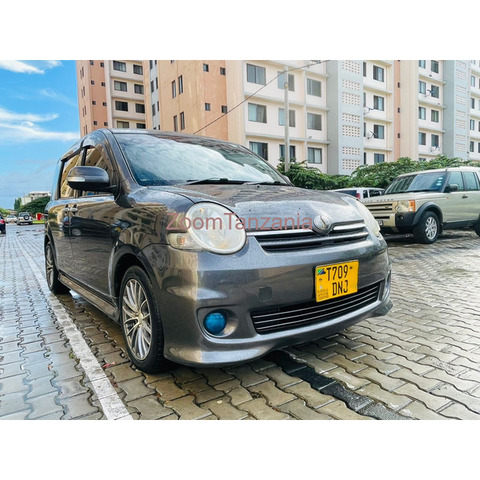 Toyota sienta - 1/4