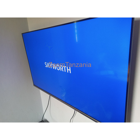 SKYWORTH SMART TV ANDROID 43 INCH - 1/4