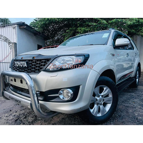 Toyota Fortuner - 2/4