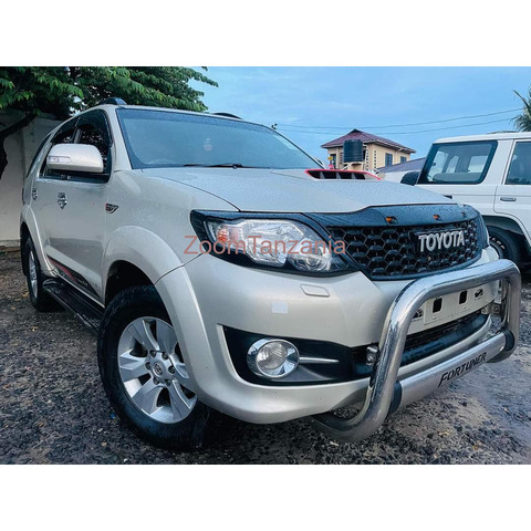 Toyota Fortuner - 3/4