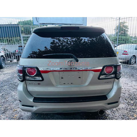 Toyota Fortuner - 4/4