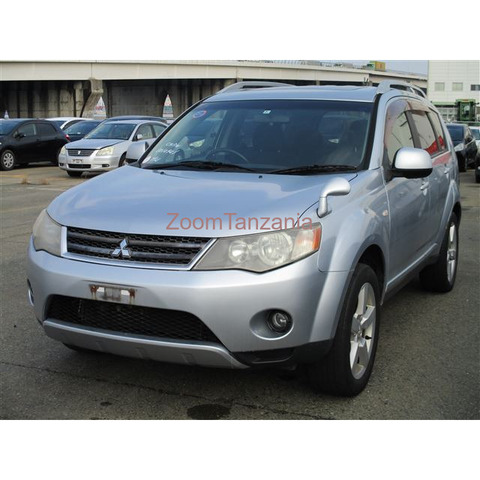 Mitsubishi Outlander - 1/4