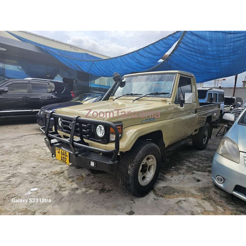 Toyota Land cruiser Pick up for sale in dar es salaam. - 3/4