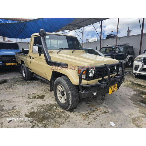 Toyota Land cruiser Pick up for sale in dar es salaam. - 4/4