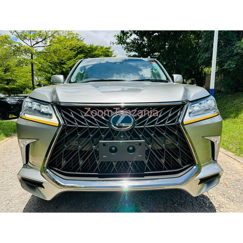 2019 LEXUS LX570 - 1/4