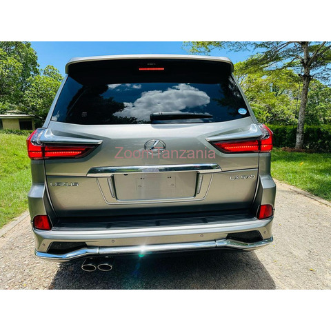 2019 LEXUS LX570 - 2/4