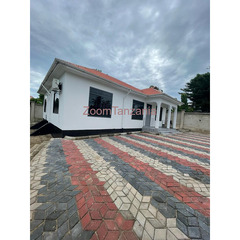 Cheap and Good condition house for sale Madale Flamingo - 3