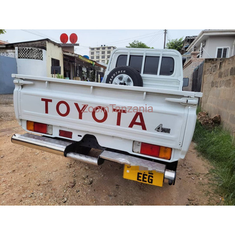 Land cruiser pick up for sale in Dar es salaam. - 2/4