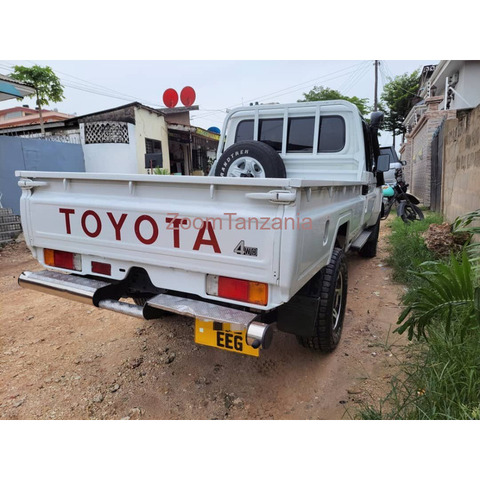 Land cruiser pick up for sale in Dar es salaam. - 4/4