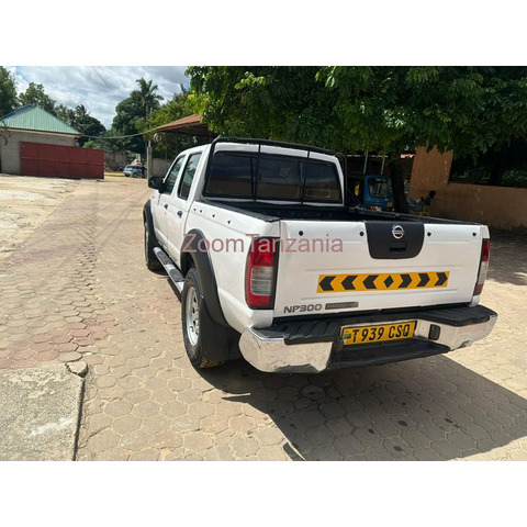 Nissan Hardbody Pick up double cabin for sale - 4/4