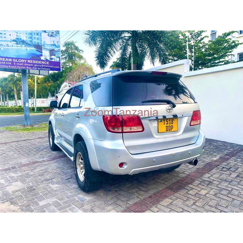 2005 TOYOTA FORTUNER - 3/4