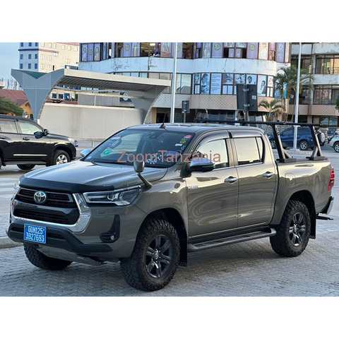 2021 TOYOTA HILUX PICK UP - 1/4