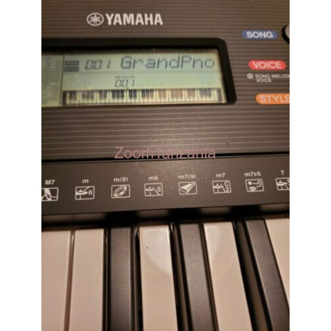 Yamaha PSR-E263 61-Key Digital Keyboard Very Clean - 3/4