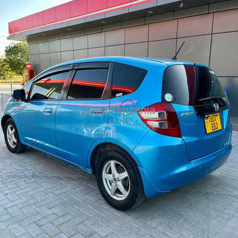 Honda Fit - 1/4