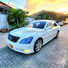 Toyota crown athlete - 4