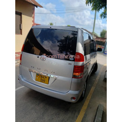 Toyota Noan mode 2005 for sale
