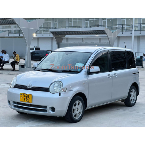 Toyota Sienta for sale - 1/3