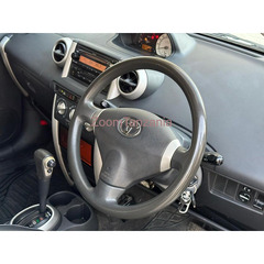 2005 Toyota IST