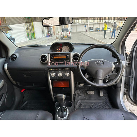 2005 Toyota IST - 2/4